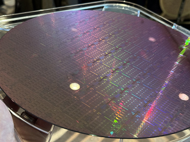 Это целая пластина с процессорами Intel Granite Rapids. Похоже, только они будут выпускаться по нормам Intel 3