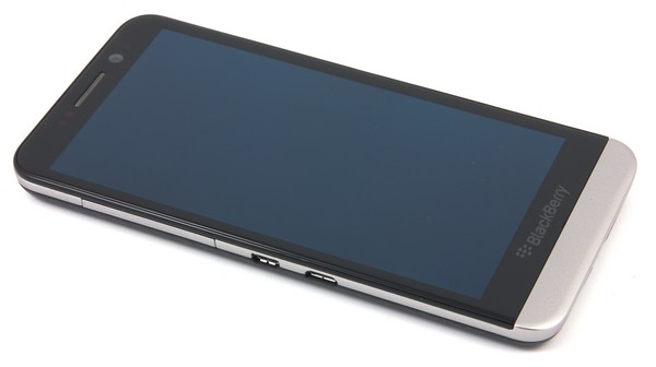 Передняя сторона смартфона BlackBerry Z30