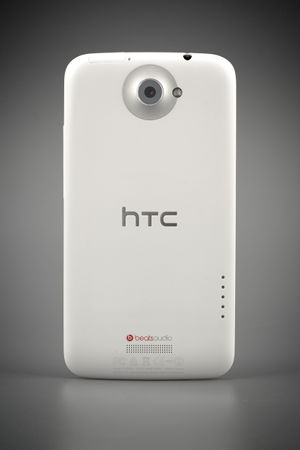 Задняя сторона смартфона HTC One X