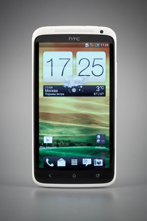 Передняя сторона смартфона HTC One X