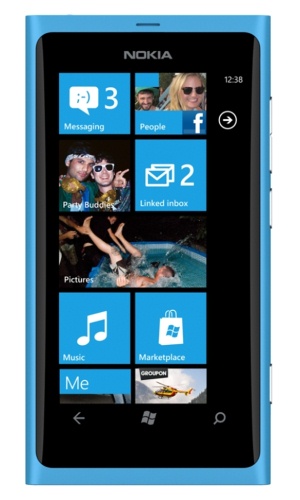 Nokia Lumia 800, передняя панель