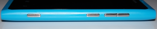 Nokia Lumia 800, клавиши боковой грани