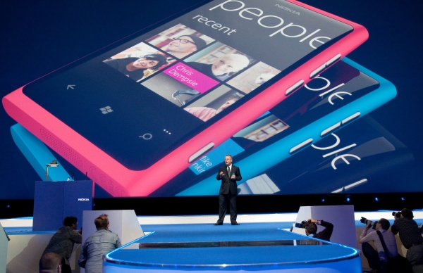 презентация Nokia Lumia 800 на Nokia World 2011