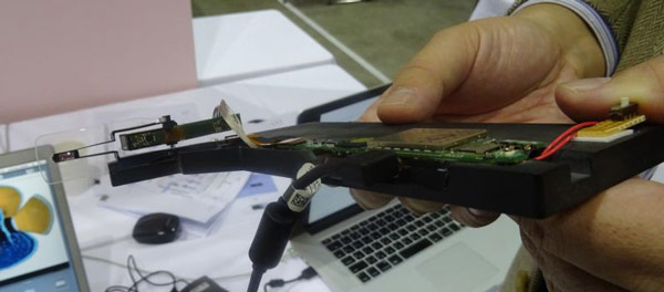 Яркий носимый дисплей Telepathy Japan показан на выставке IDW 2014