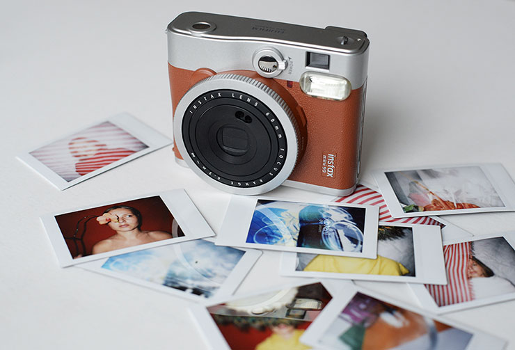 Фотокамера Fujifilm instax mini 90 Neo Classic с мгновенной печатью снимков