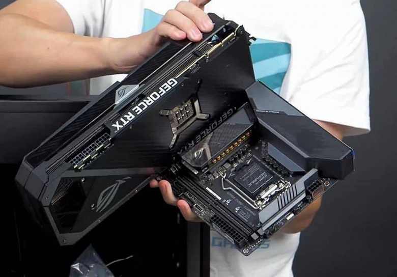 Это одна из самых огромных видеокарт на рынке. Asus GeForce RTX 3090 выглядит просто исполинской