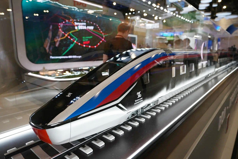 Макет первой в стране ВСМ из Москвы в Санкт-Петербург и нового поезда со скоростью до 400 км/ч представили публике