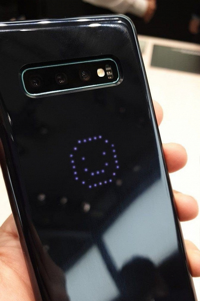 Galaxy-S10-led-case-2.JPEG_large.jpg