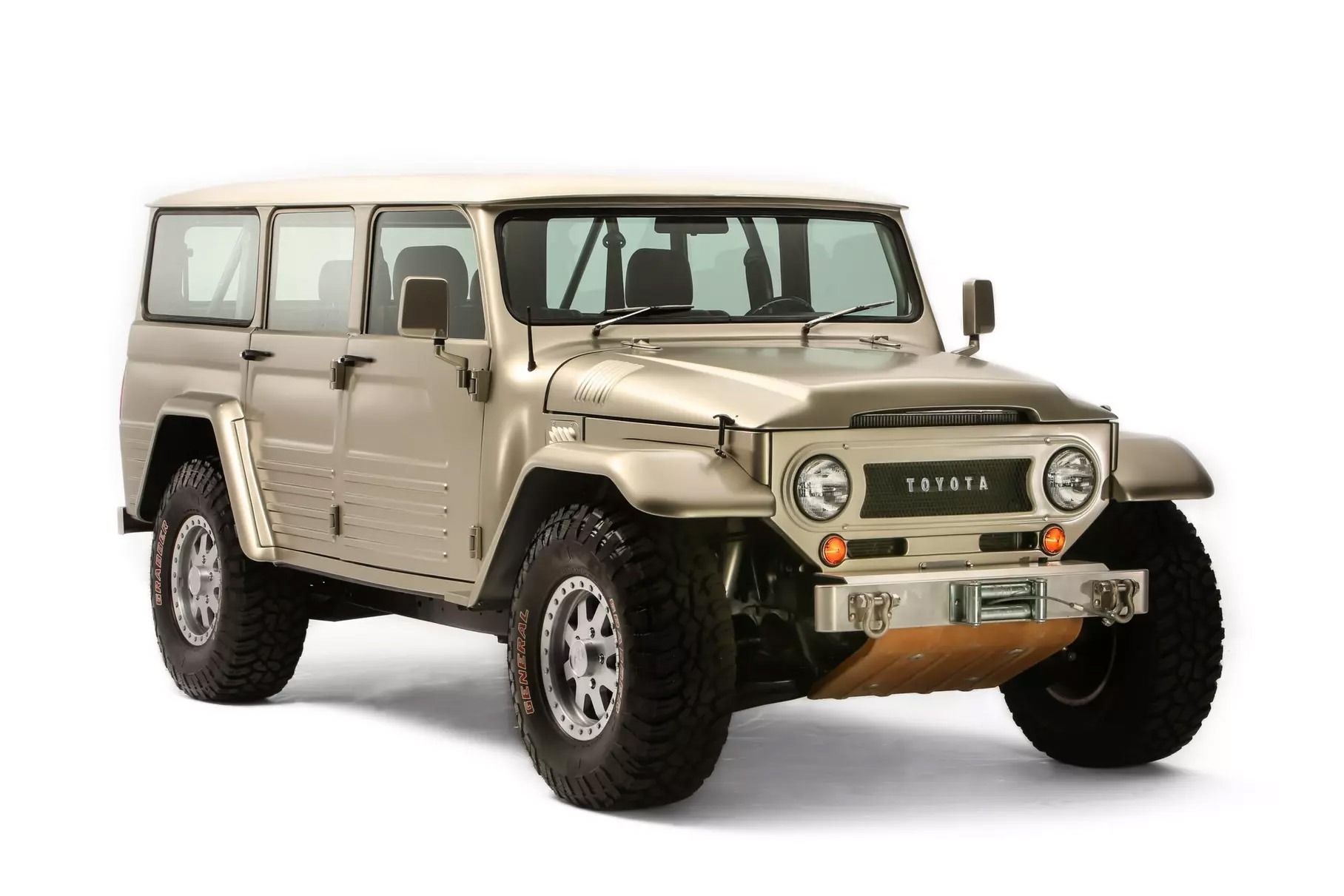 Toyota отреставрировала необычный Retro Cruiser, собранный из Land Cruiser  FJ45 и Land Cruiser 100