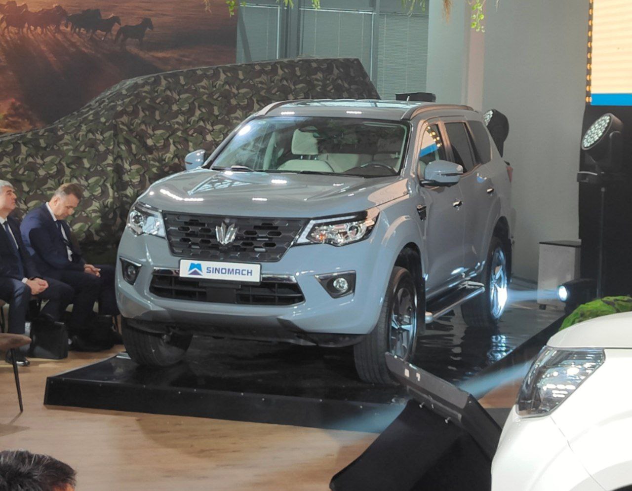 Аналог Land Cruiser Prado с 228-сильным мотором Mitsubishi, «автоматом» ZF  и полным приводом —