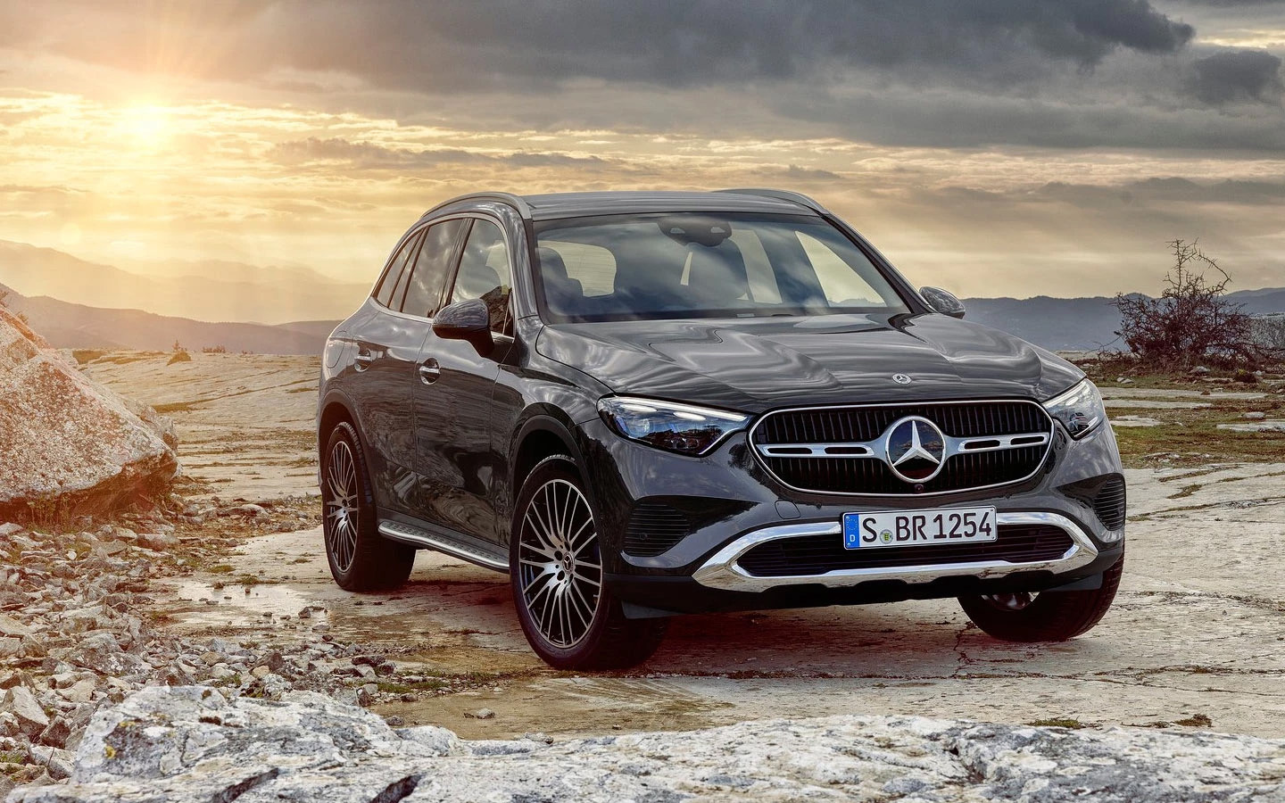 До России добрался новейший Mercedes-Benz GLC 2023: 9-ступенчатый  «автомат», полный привод и