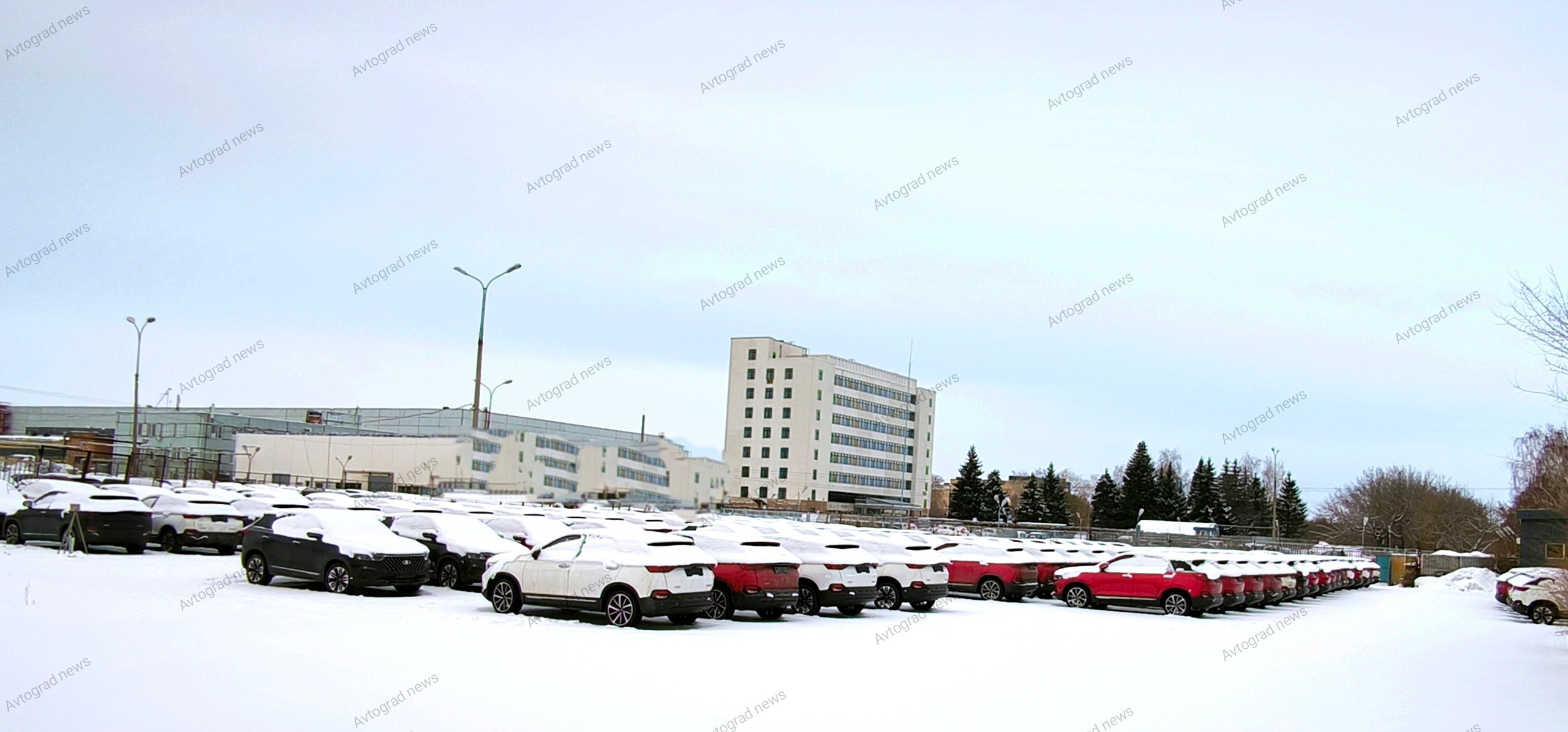 Крупная партия новых кроссоверов Lada прибыла с нового завода в Санкт-Петербурге  к дилеру в Тольятти