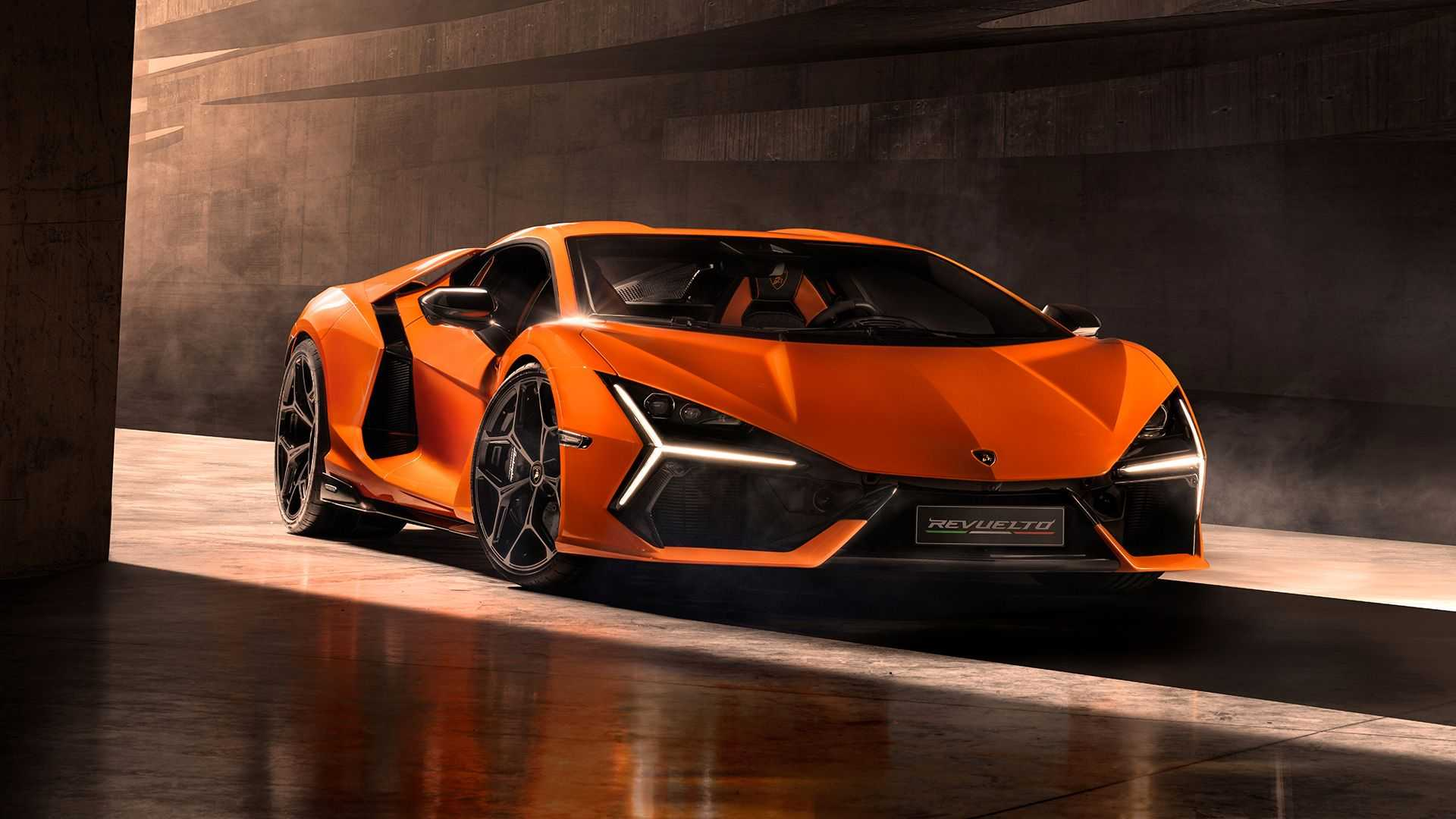 1015  350          Revuelto   Lamborghini