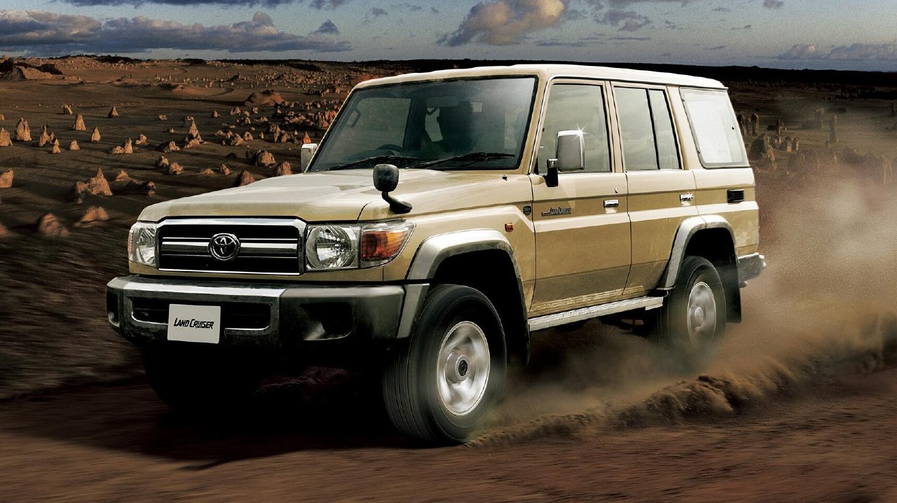 В Россию привезли культовые внедорожники Toyota Land Cruiser 70 в разных  кузовах