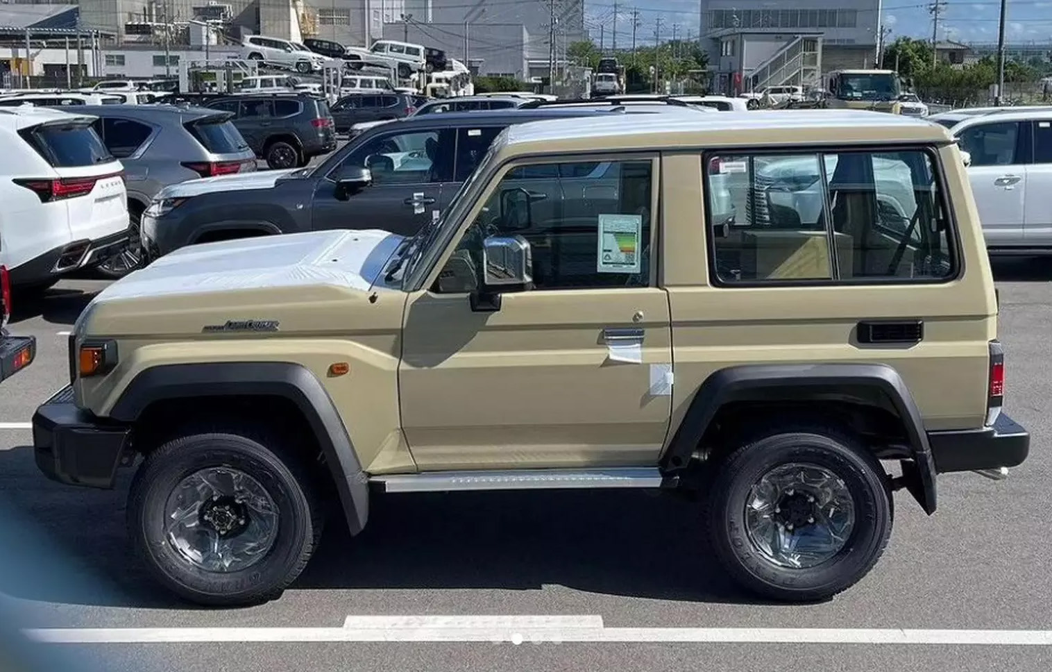 В Японии засветился рестайлинговый внедорожник Toyota Land Cruiser 70 – с  короткой базой, полноценной крышей и левым рулем | PHP.RU