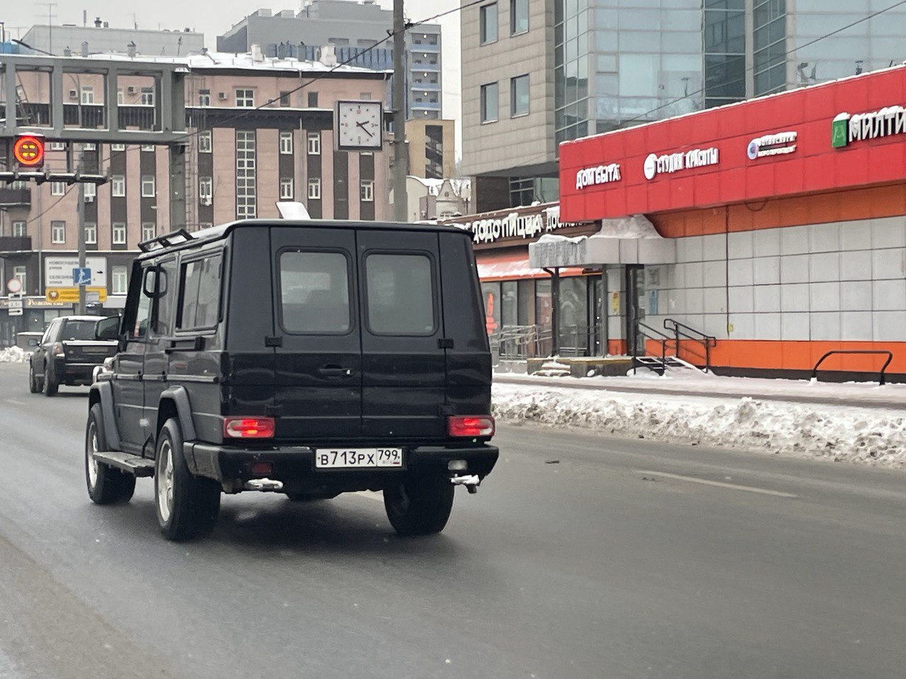 В Москве засняли необычный «Гелендваген Скорпион» со сдвижными дверьми и  удлинённым задним свесом: что