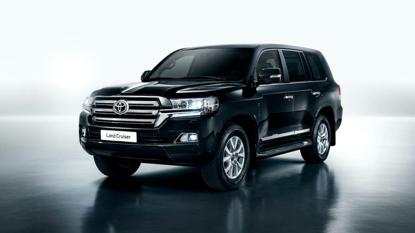 Toyota Land Cruiser 200 в состоянии нового авто выставили на продажу в России