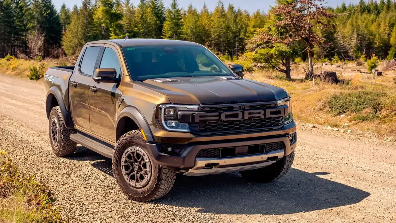 В Россию привезли настоящие американские внедорожники Ford Ranger Raptor 2024 и Ford Bronco Badlands 2024