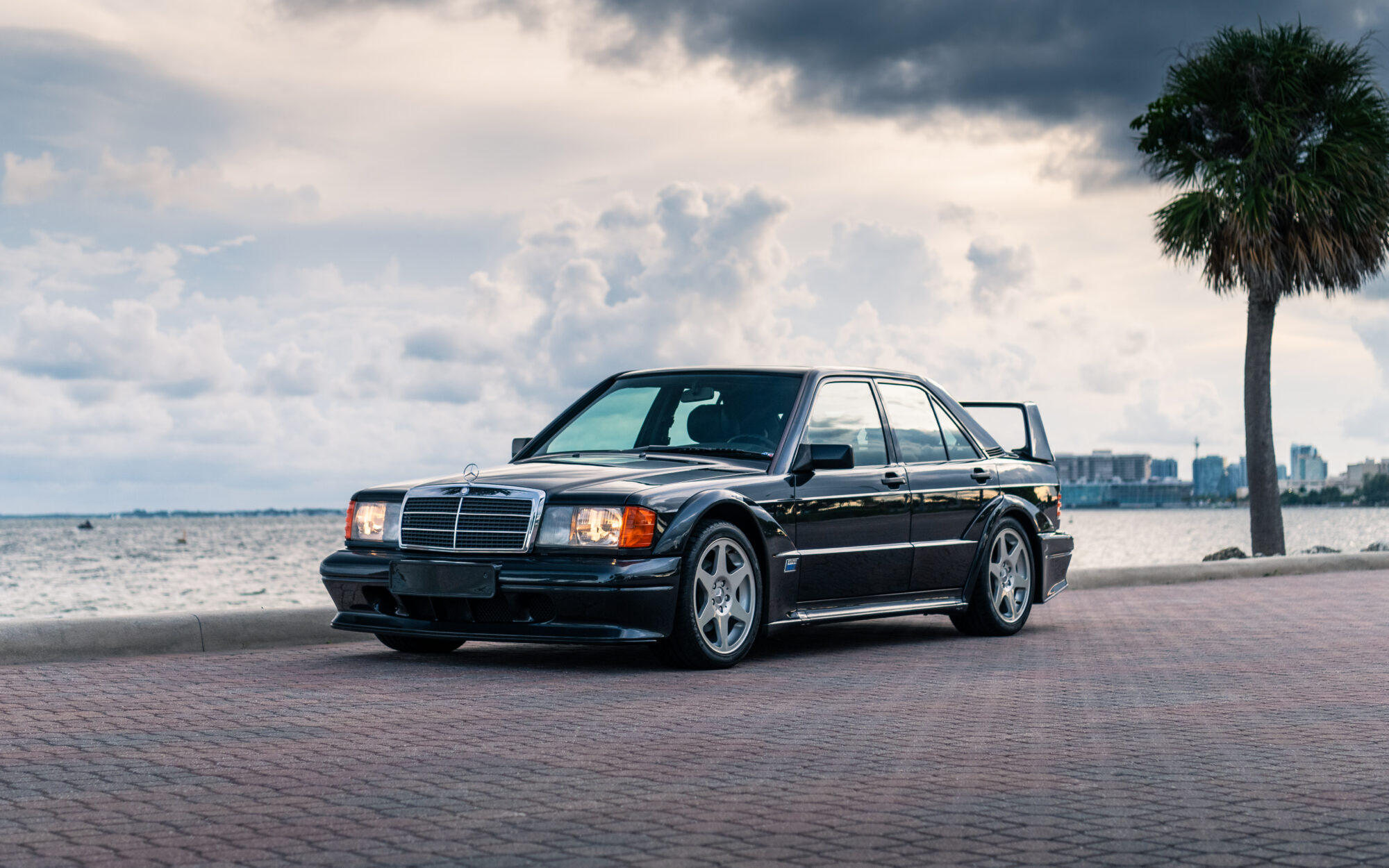 Культовый спортседан Mercedes-Benz 190E 2.5-16 Evolution II с пробегом 176 км выставили на продажу в США. В лучшем состоянии машина есть только в России