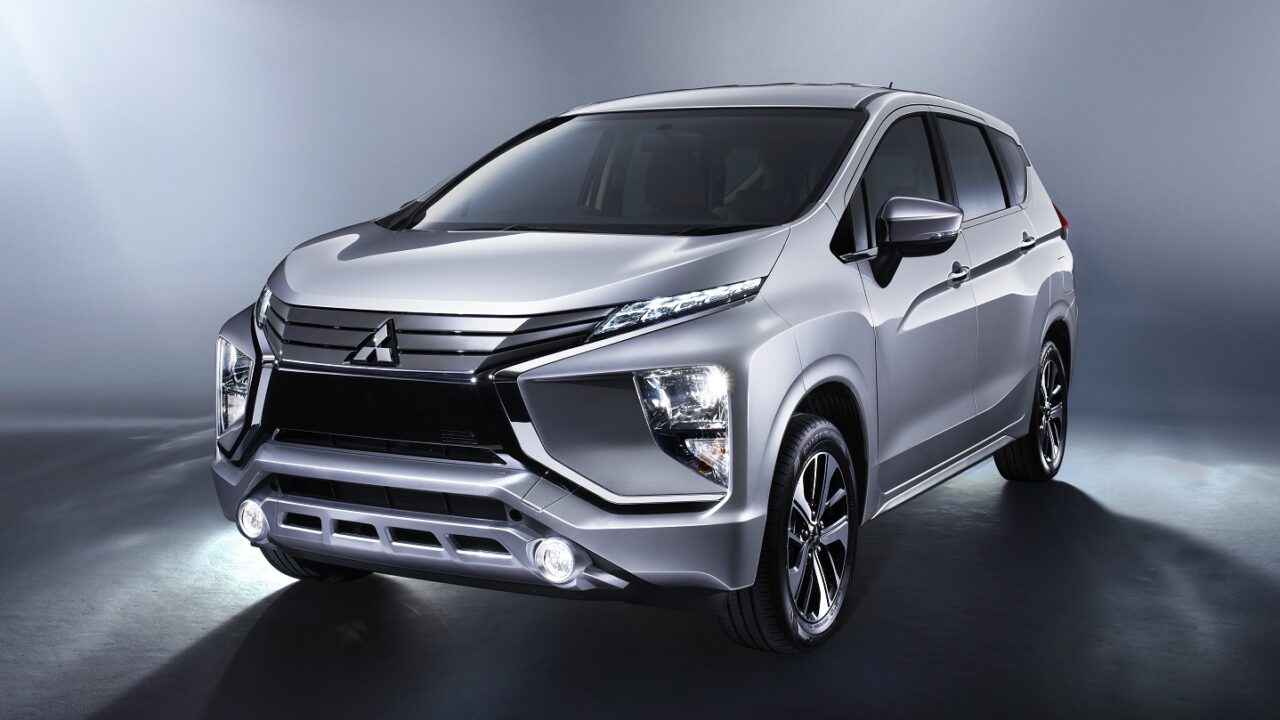 Практичный семиместный Mitsubishi с неубиваемым мотором неуклонно дешевеет  в России. Цена Mitsubishi Xpander опустилась ниже 2,