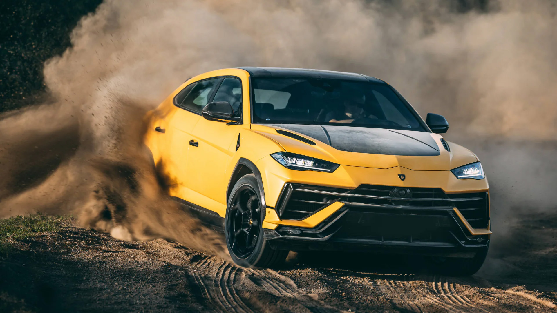 В России взлетели продажи санкционных люксовых машин. Абсолютный хит —  Lamborghini Urus