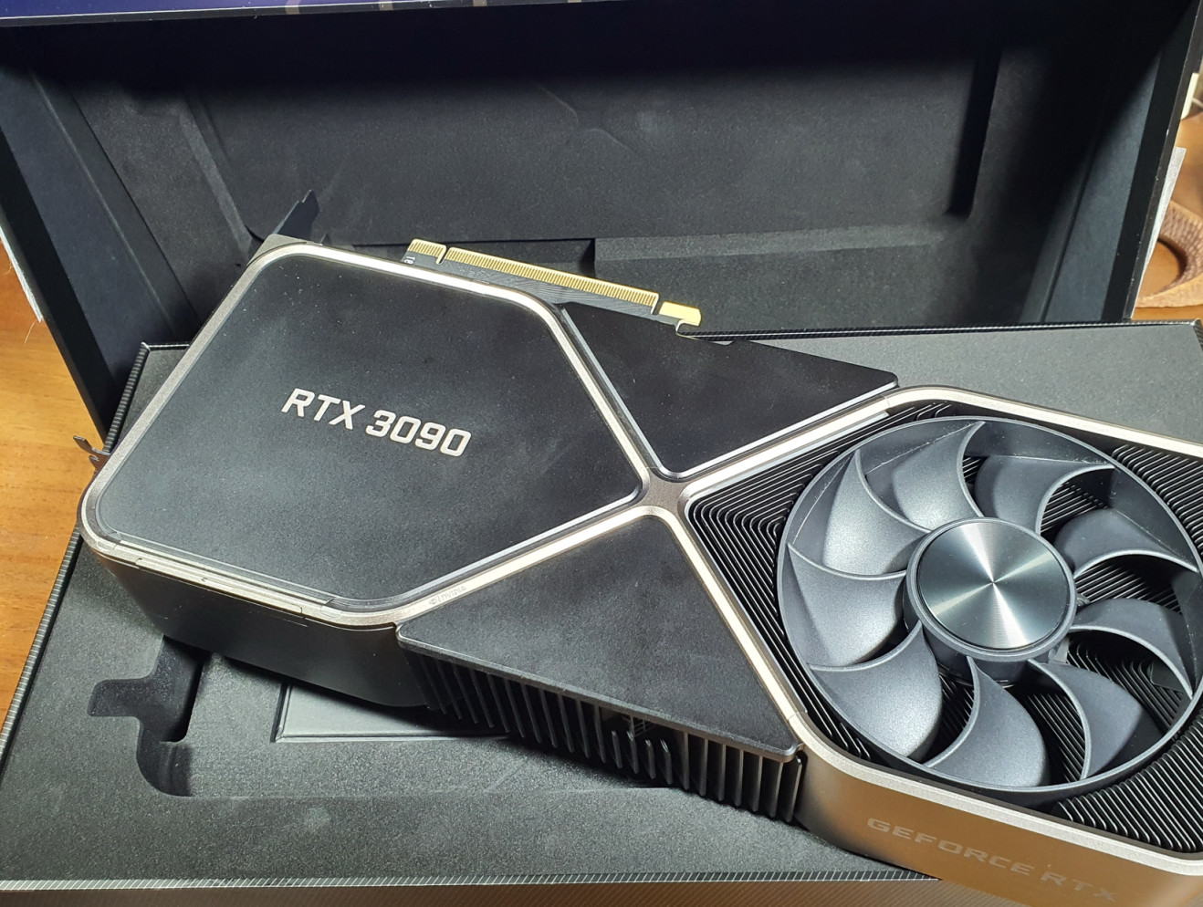 Обзор видеоускорителя Nvidia GeForce RTX 3090: самое производительное на  сегодня, но не чисто игровое решение