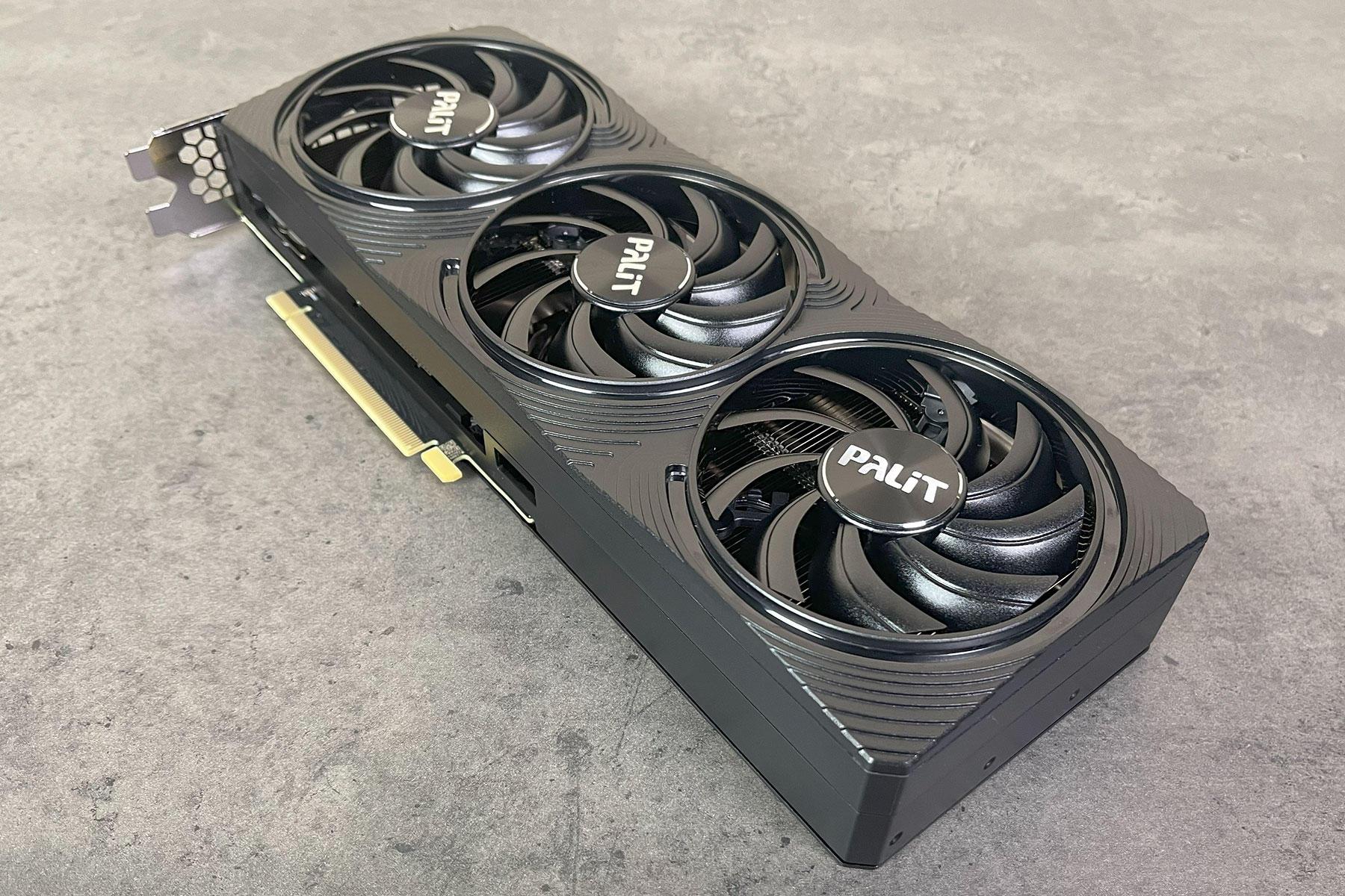 Видеокарта Palit GeForce RTX 4070 Super Infinity3 OC (12 ГБ): немного уменьшенные размеры, увеличенные нагрев и шум