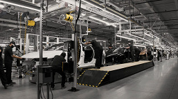 Lucid завершает строительство завода, планируя выпускать до 400 000 электромобилей в год