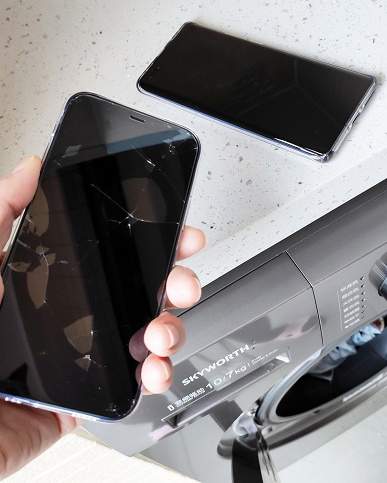 Водонепроницаемость Huawei Mate 40 и iPhone 12 проверили в стиральной машине
