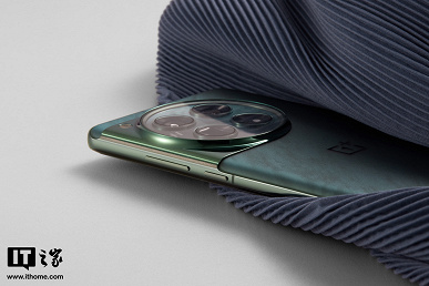 «Часовой дизайн» блока камеры и рисунок, напоминающий мрамор. Живые фото OnePlus 12 сразу после премьеры