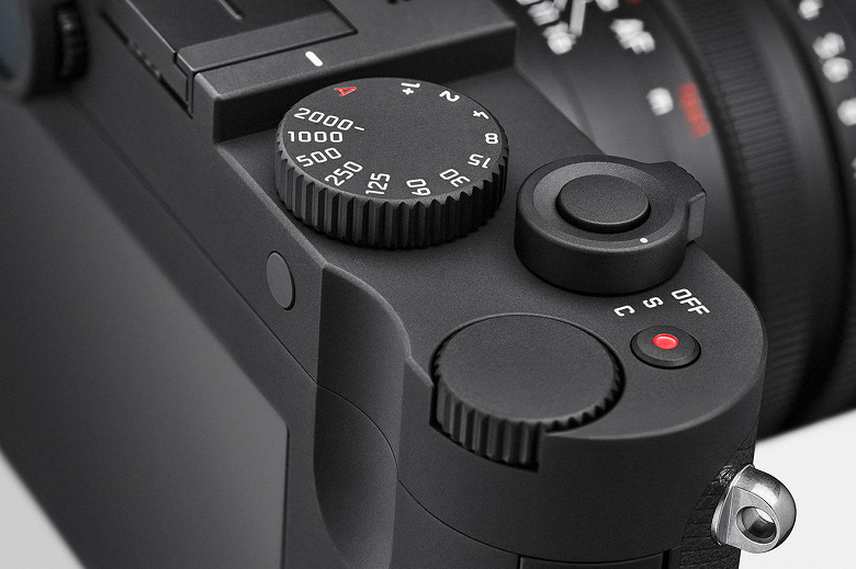 Полнокадровую камеру Leica Q-P дизайнеры постарались сделать неброской
