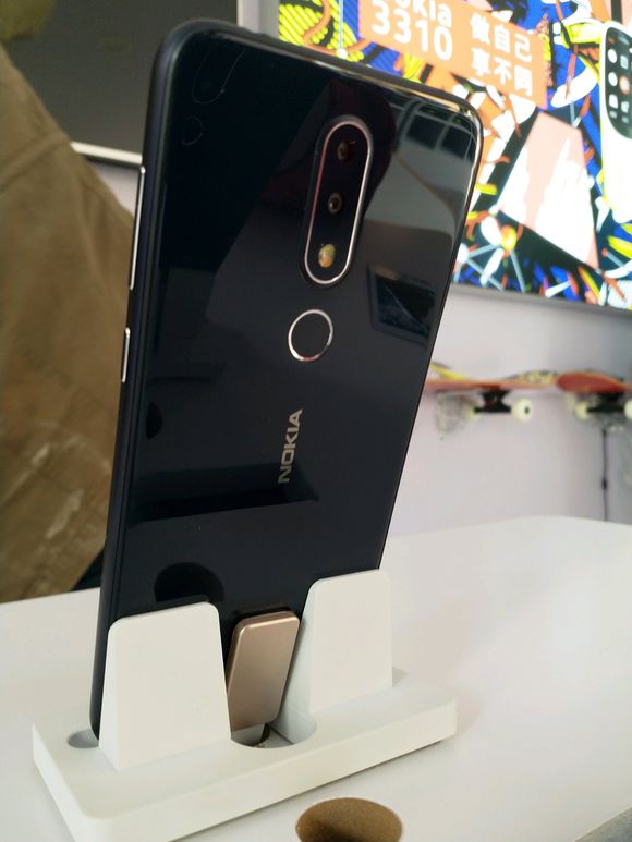 Смартфон Nokia X (или Nokia X6) показали, но не рассказали никаких подробностей