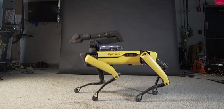 Видео дня: робот Boston Dynamics Spot танцует под фанк