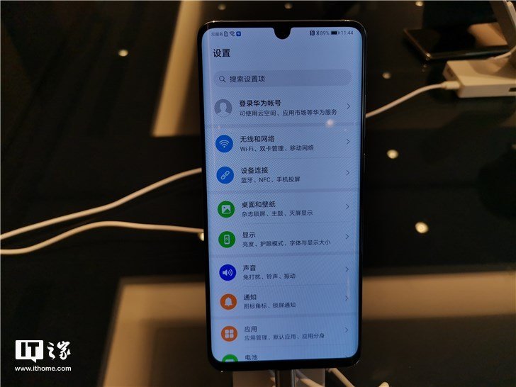 Фотогалерея дня: интерфейс EMUI 10 в смартфоне Huawei P30 Pro