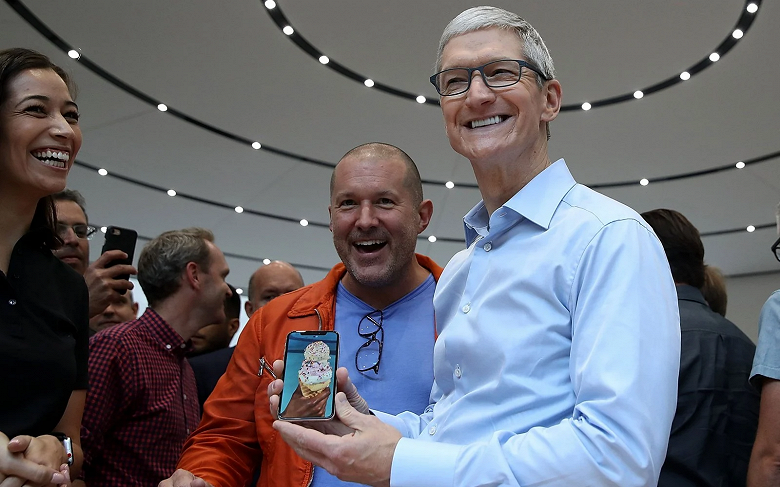Apple и Тима Кука обвиняют в сокрытии информации о падении спроса на iPhone 