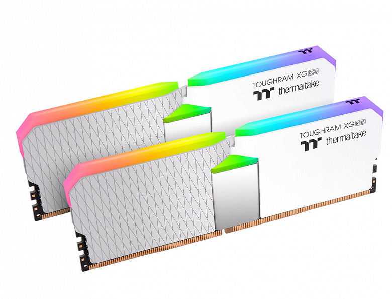 Ассортимент Thermaltake пополнили модули памяти Toughram XG RGB DDR4 White 