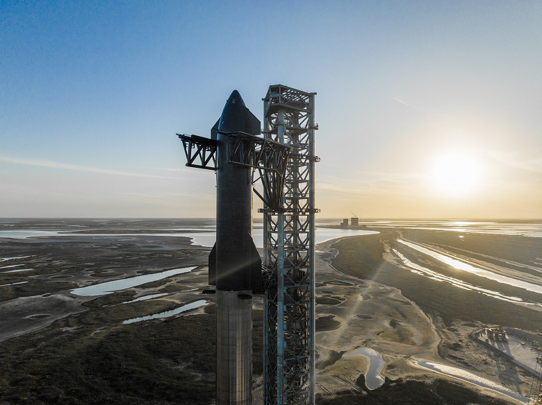 Гигантскую ракету Starship впервые заправили в собранном виде. Илон Маск показал новые фото