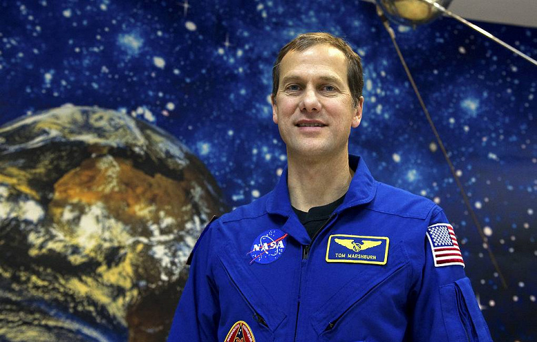 Командование МКС передали астронавту НАСА. Уже в апреле оно перейдет представителю России