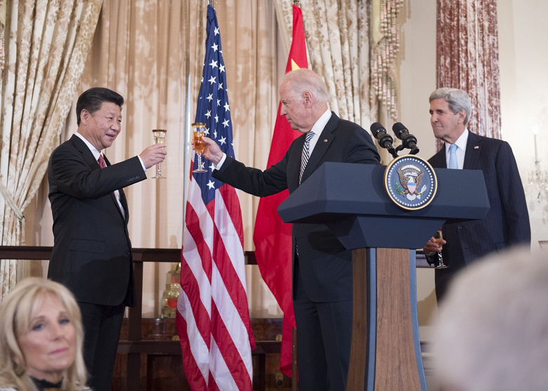 WSJ: США продолжает поставлять в Китай любые современные технологии