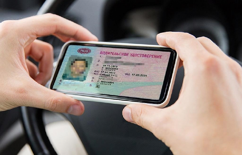 Использование электронных водительских прав не потребует изменений в ПДД. Предъявлять их можно будет в новой версии приложения «Госуслуги Авто»