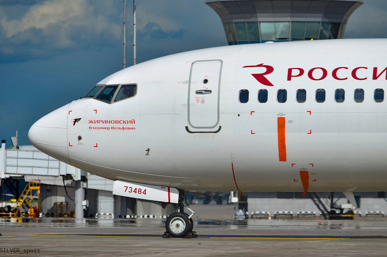 В России представили Boeing 737-900 имени Гавриила Державина