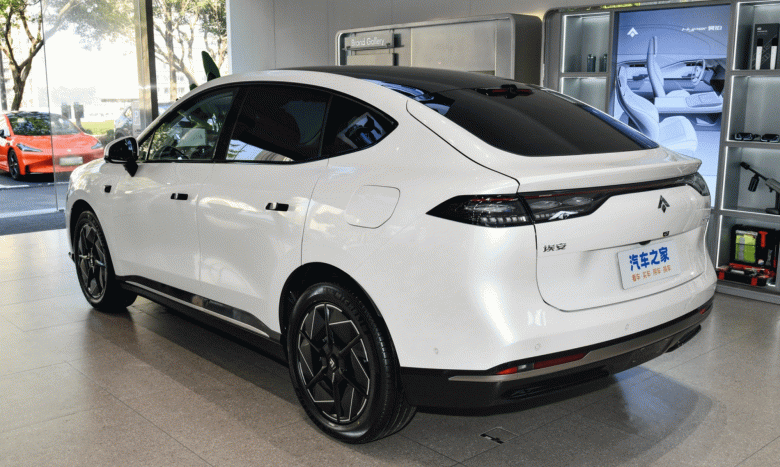 750 км без подзарядки, 339 л.с., отличная динамика и «крылья чайки» как у Tesla Model X — от $30 000. Продажи GAC Aion Hyper HT начнутся в ноябре