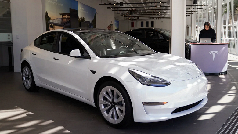 Tesla отзывает 2 миллиона автомобилей: произошло почти 1000 аварий с использованием автопилота