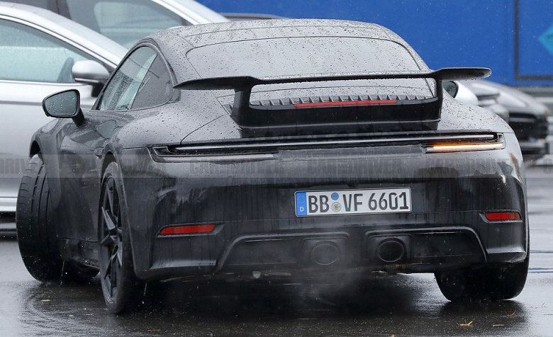 Такого Porsche 911 ещё не было: раскрыты характеристики гибрида Porsche 911 2025