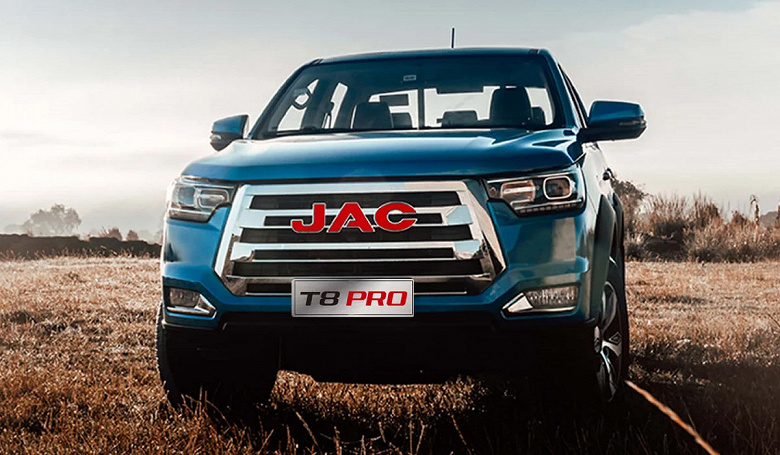 В России начали продавать пикапы JAC T8 Pro. Турбодвигатель Mitsubishi мощностью 211 л.с., полный привод и вертикальный «планшет» в салоне – а что же цена?