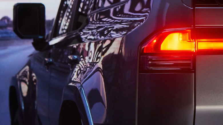 Радикально изменённый Lexus GX на платформе Toyota Land Cruiser 300 показали с разных сторон