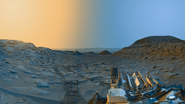 «Полученный образ поражает». Ровер-ветеран NASA Curiosity запечатлел марсианское утро и полдень на новой «открытке»