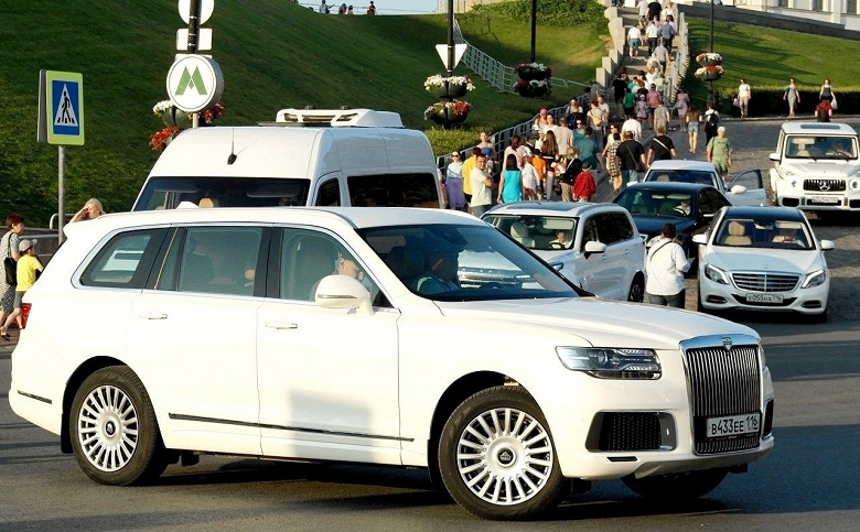 Мощнейший российский автомобиль Aurus Komendant увидели в Казани (обновлено, добавлен комментарий компании)