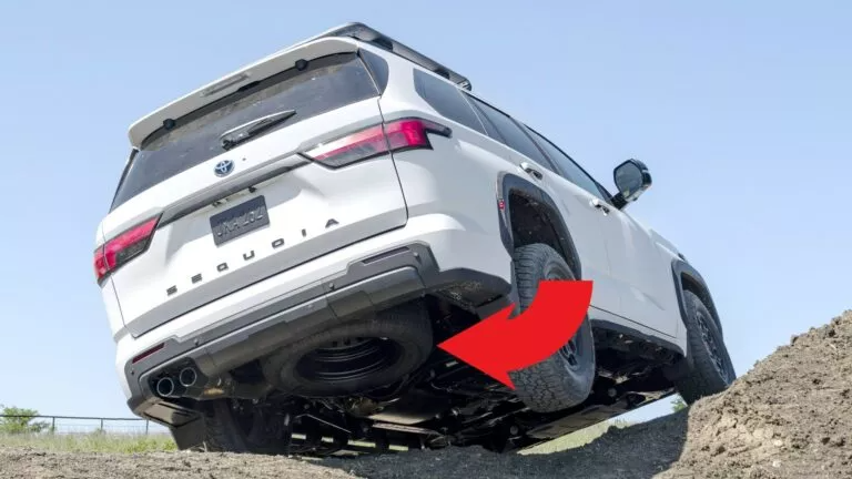 Огромные Toyota Tundra и Sequoia могут терять запасные колёса на ходу. Всё из-за утечки воды на заводе по производству цепей
