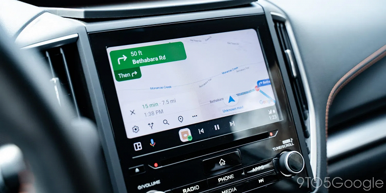 Поможет водителям в дороге: в Android Auto обновился дизайн Google Maps с боковой панелью